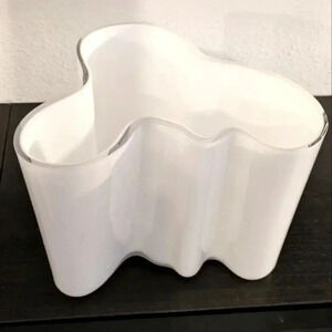 Vintage white 3030 4.75"*6 120 mm Savoy vase by Alvar Aalto for Iittala, Finland